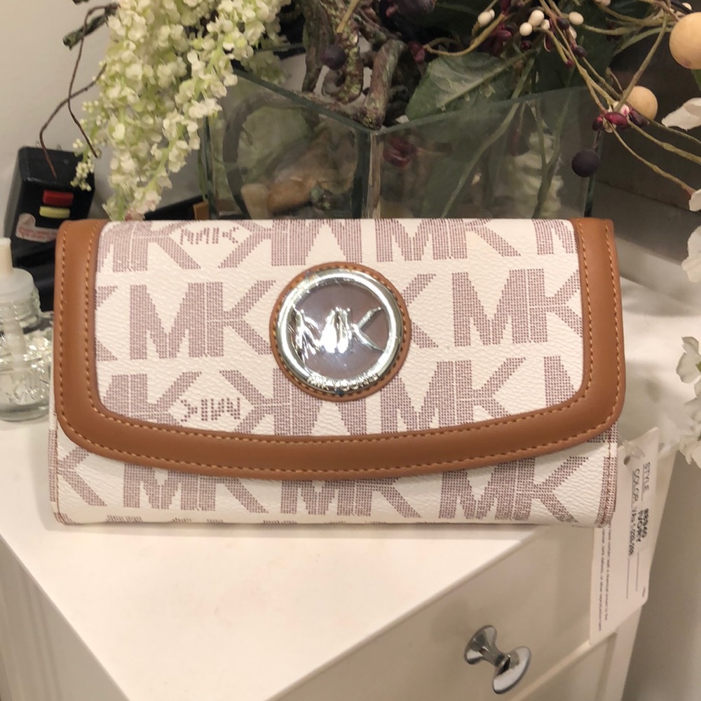 Mik Young wallet